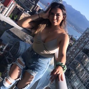 Meet your Posher, Yesenia